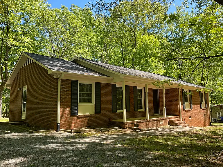 106 Downing Ct — Photo 45