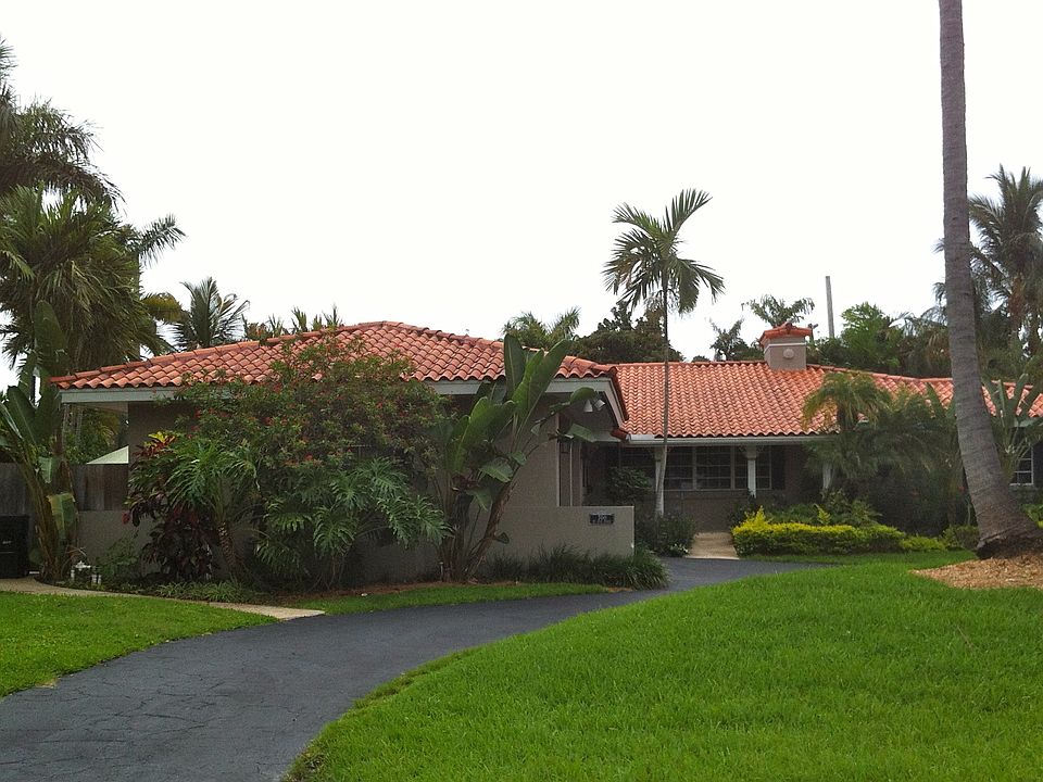 1st image of 700 NE 26th Ave