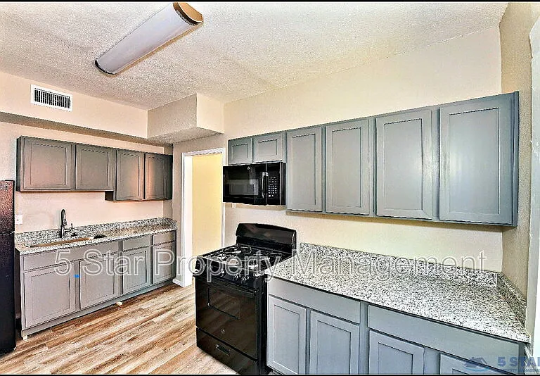 615 Arizona Ave #2 — Photo 13