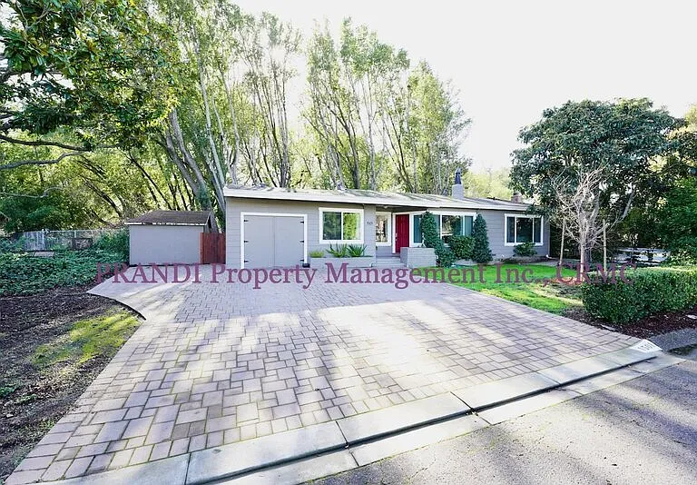 1501 Park Ct — Photo 1