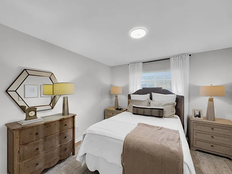 Chateau Orleans Apartments — Photo 49