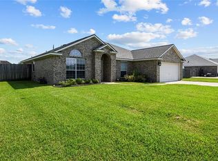 1910 Caroline Ave, Cove, TX 77523