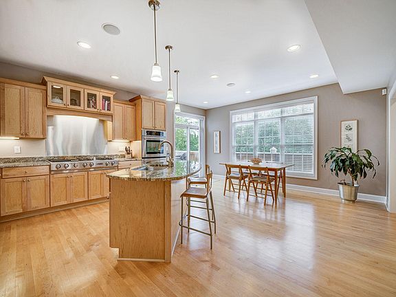 5th image of 3524 Irving Ave S