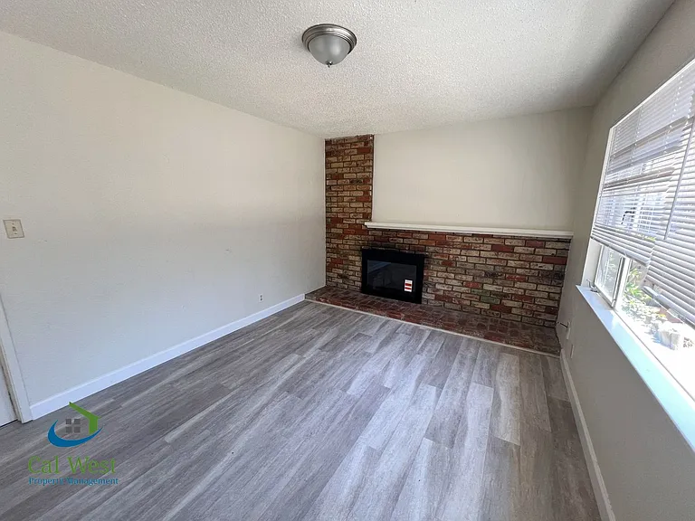10600 E Estates Dr — Photo 14