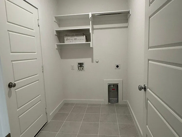 2817 Foxwood St — Photo 34