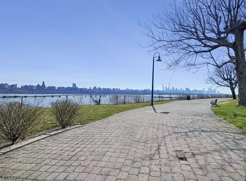 2 bed, 2.0 bath, 1500 sqft, $4,195 — Photo 4