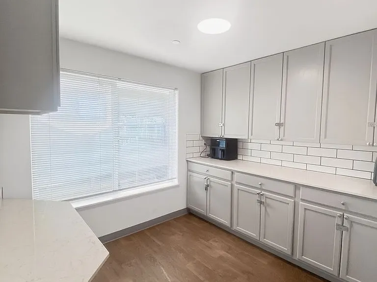 4245 8th Ave NE #B — Photo 12