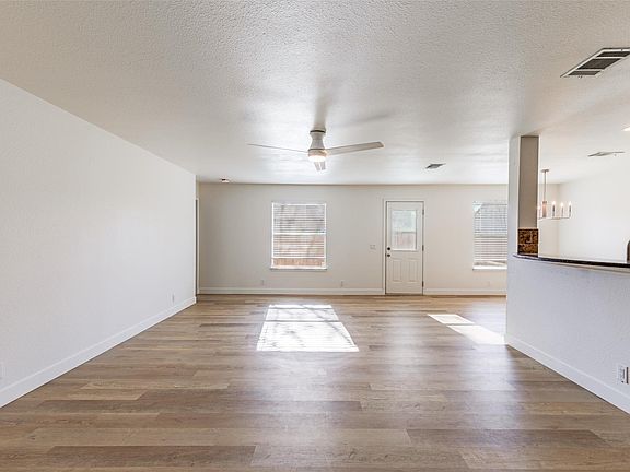 5th image of 109 Orange Tree Ln