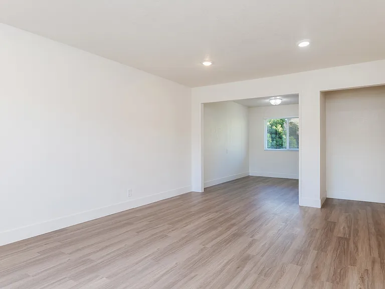 Bella Vista on Bancroft — Photo 16