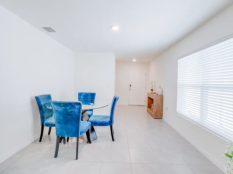 8695 SW 46th Ave — Photo 4