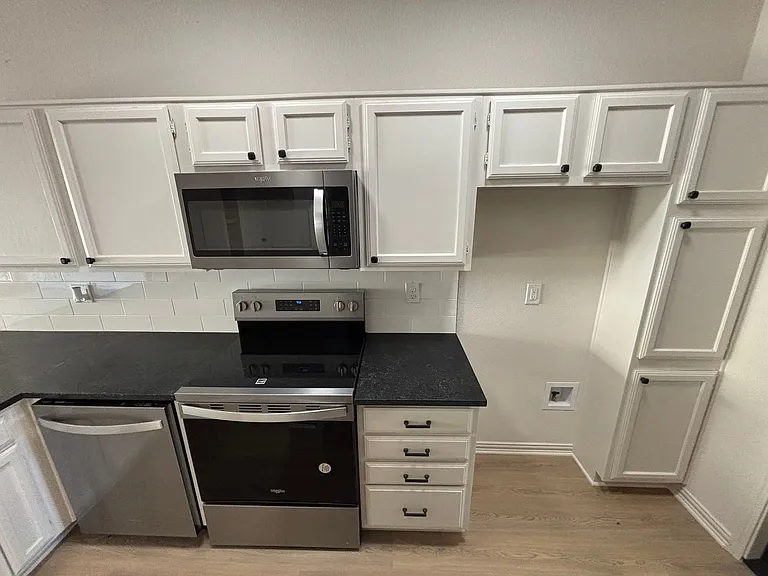4800 W Lovers Ln #212 — Photo 8