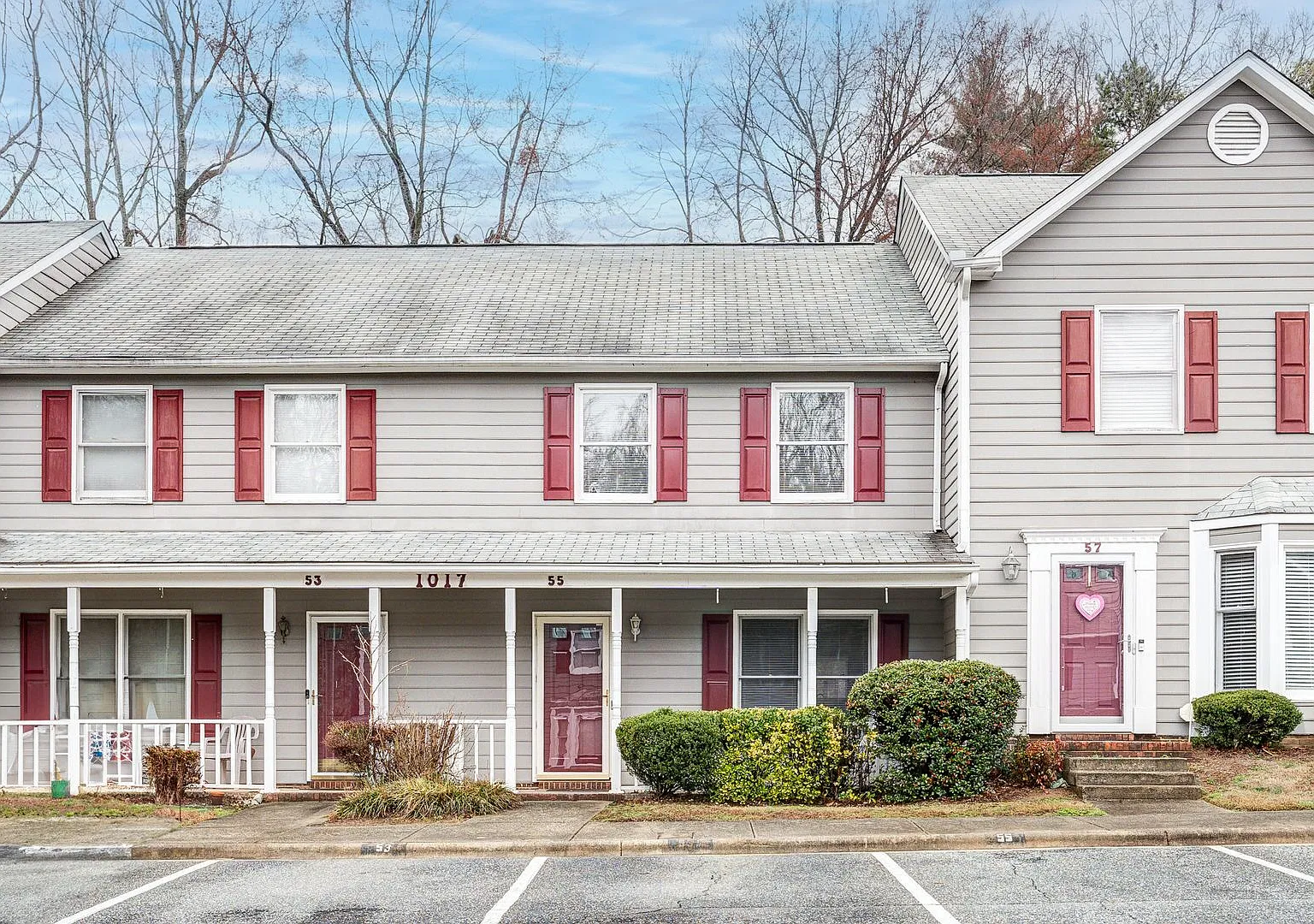 SW, Large Townhome, Wood/Vinyl Flooring, Fire Place, Porch & Fenced Patio! — Photo 1