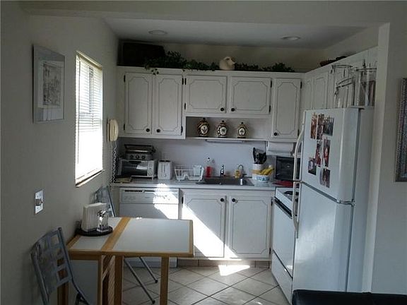4th image of 332 N Seville #332