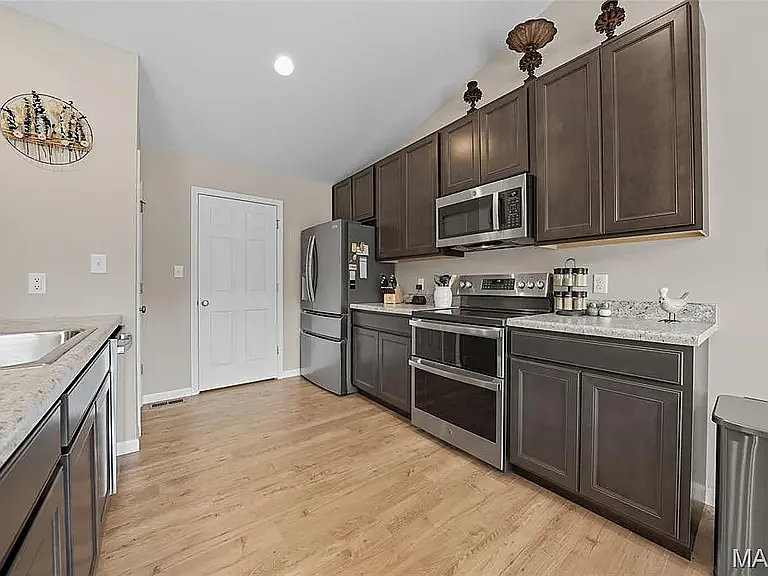 761 Creek View Dr — Photo 24