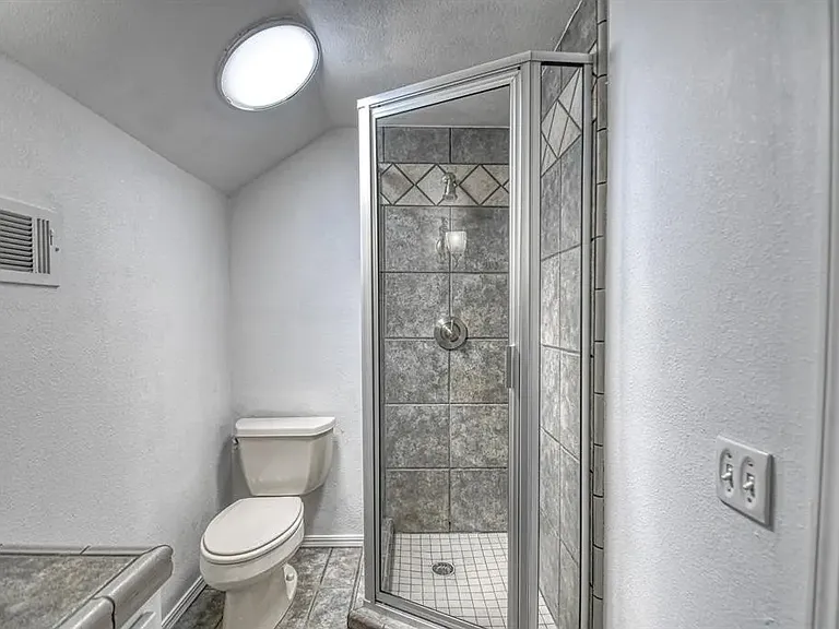 3609 Hampton Ct — Photo 41