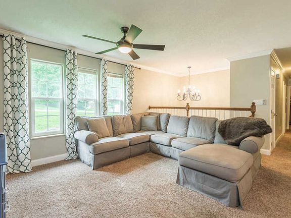 3rd image of 1425 Lakeshire Dr