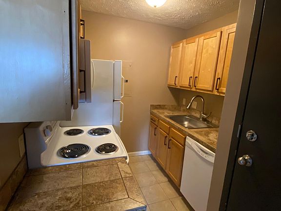 2nd image of 1520 D St #8