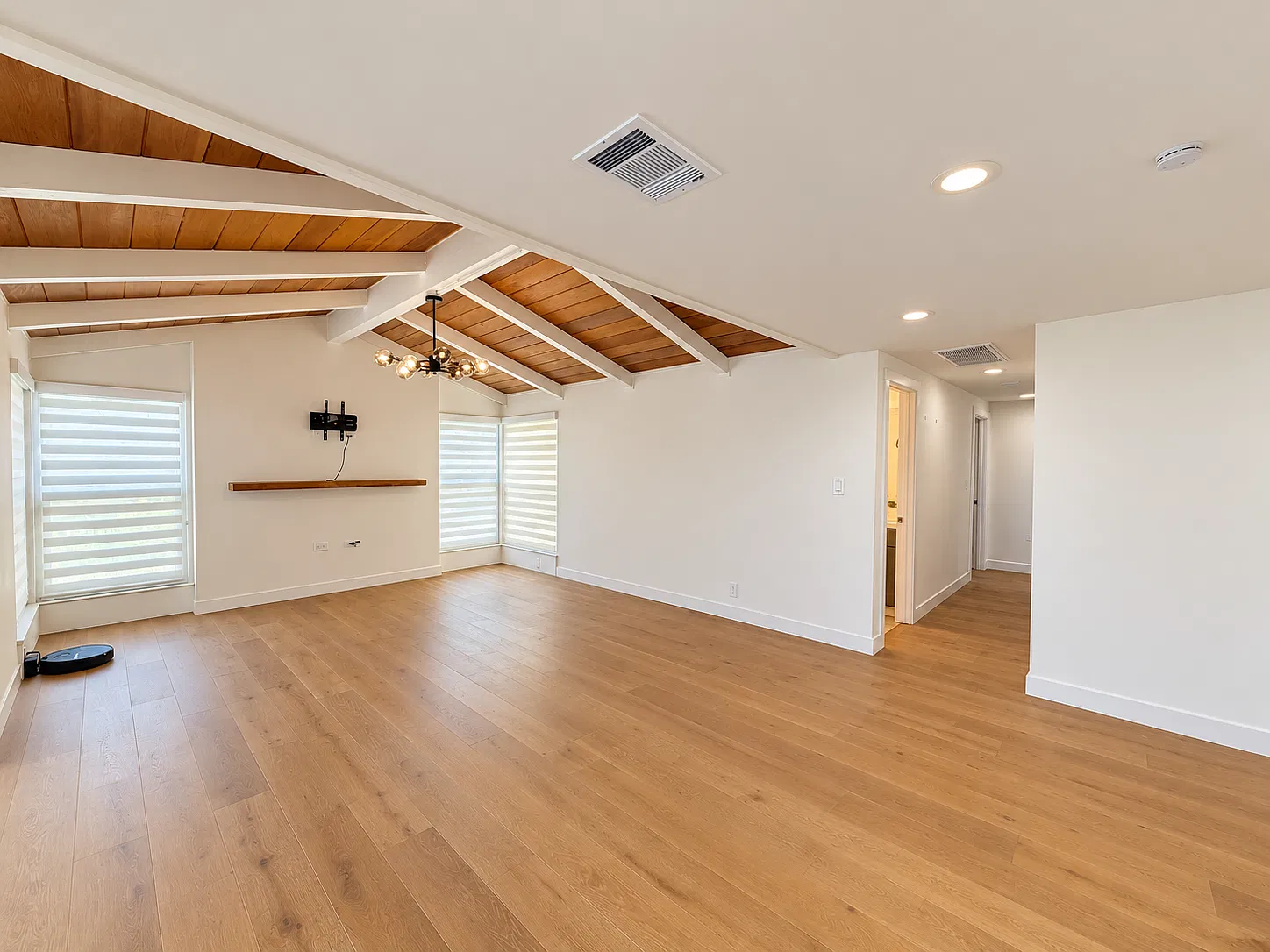 3 bed, 1571 sqft, $5,200 — Photo 2