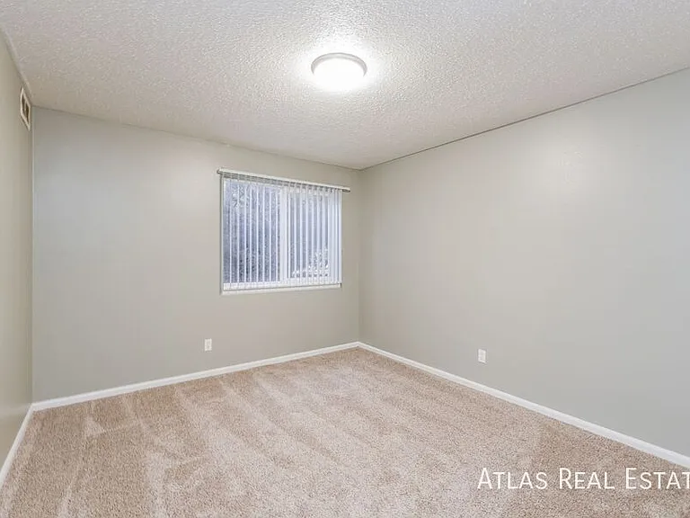 2610/2614 E Fountain Boulevard — Photo 11