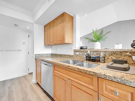 5th image of 10560 SW 156th Pl APT 208