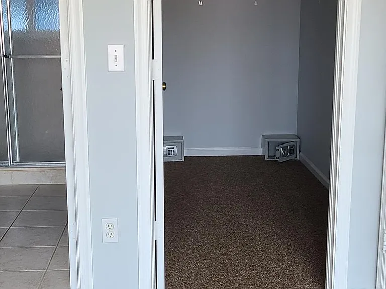 13793 Yarmouth Dr — Photo 15