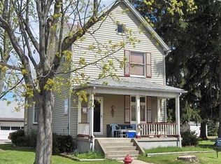 427 E New Castle St, Zelienople, PA 16063