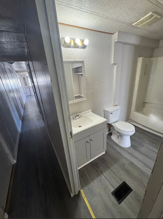 2 bed, $900 — Photo 3