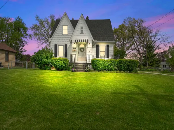 202 W Robinson St, Goodfield, IL 61742