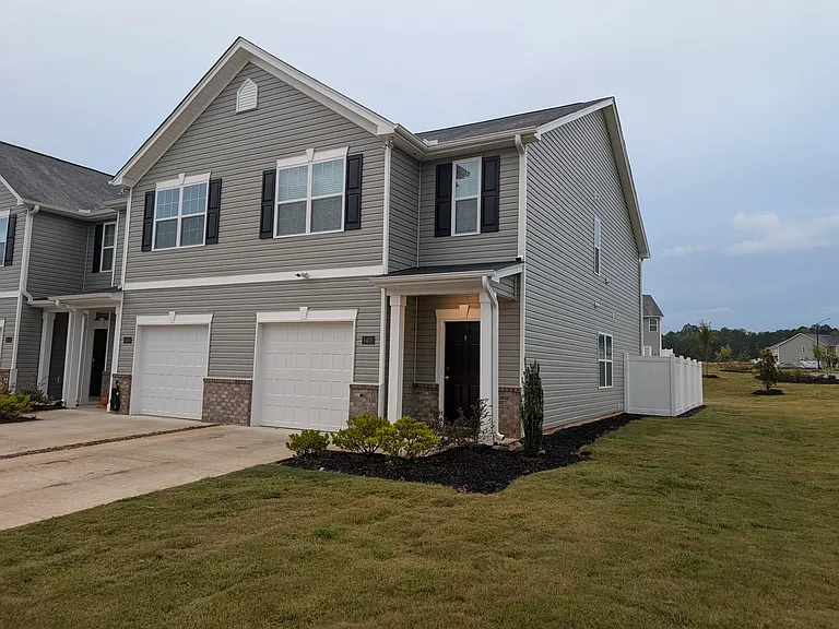 5405 Henley Ridge Dr — Photo 1