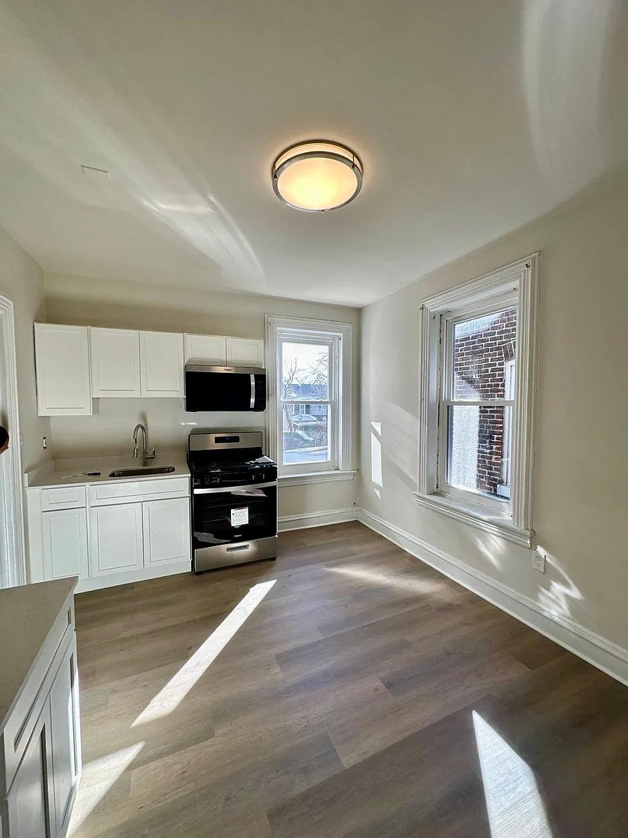 Building Photo - 119 Tyler St #B