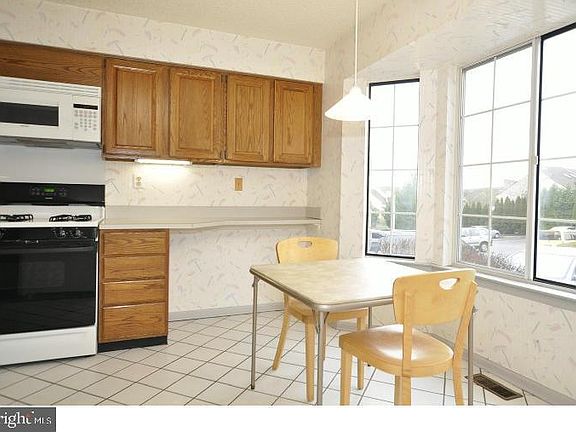 5th image of 45 Constitution Ct
