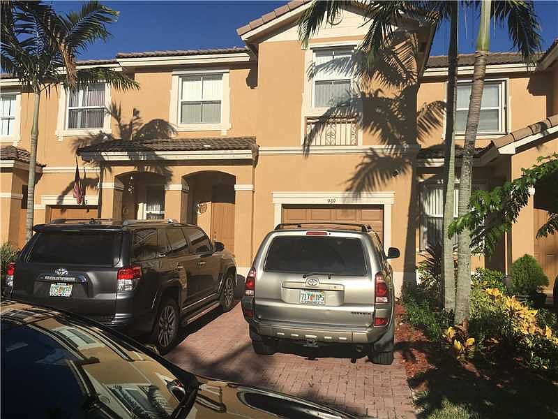 1st image of 939 NE 41st Pl #939