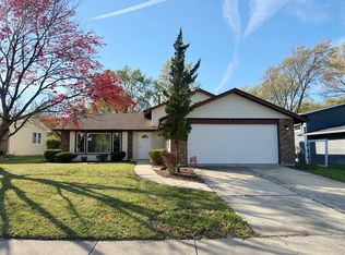 22916 Lakeshore Dr, Richton Park, IL 60471