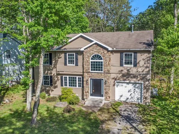 8913 Deerfield Rd, Tobyhanna, PA 18466