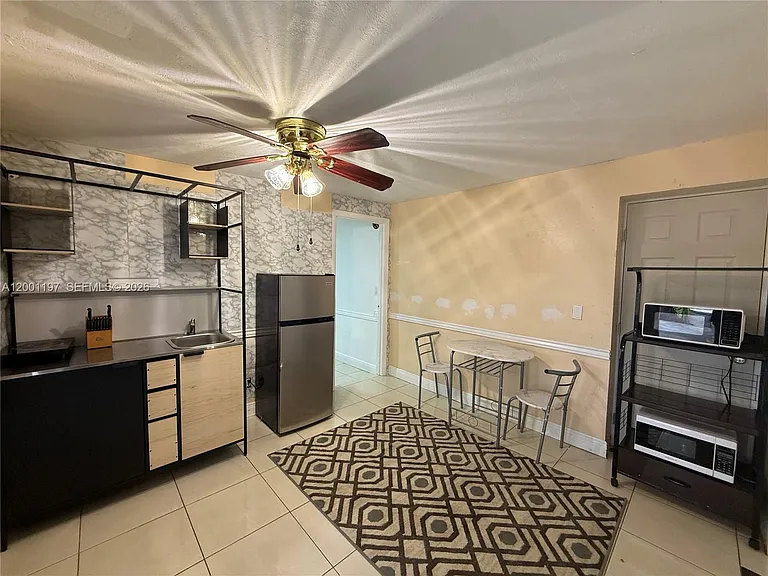2021 Wilmington St #B — Photo 5