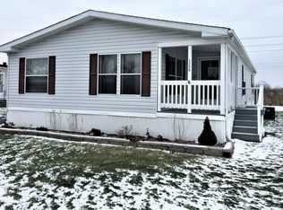 1306 Ridgewood Dr, Lockport, NY 14094