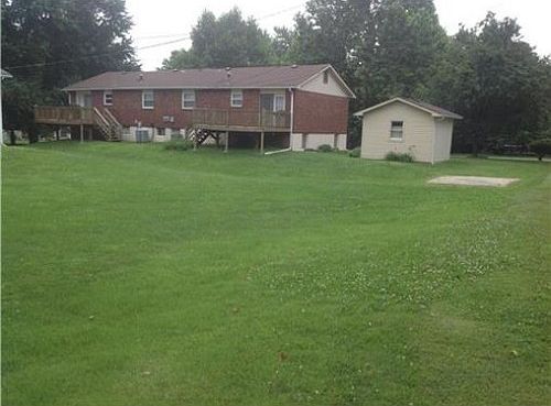 4th image of 210 NE Maggie Ave APT A
