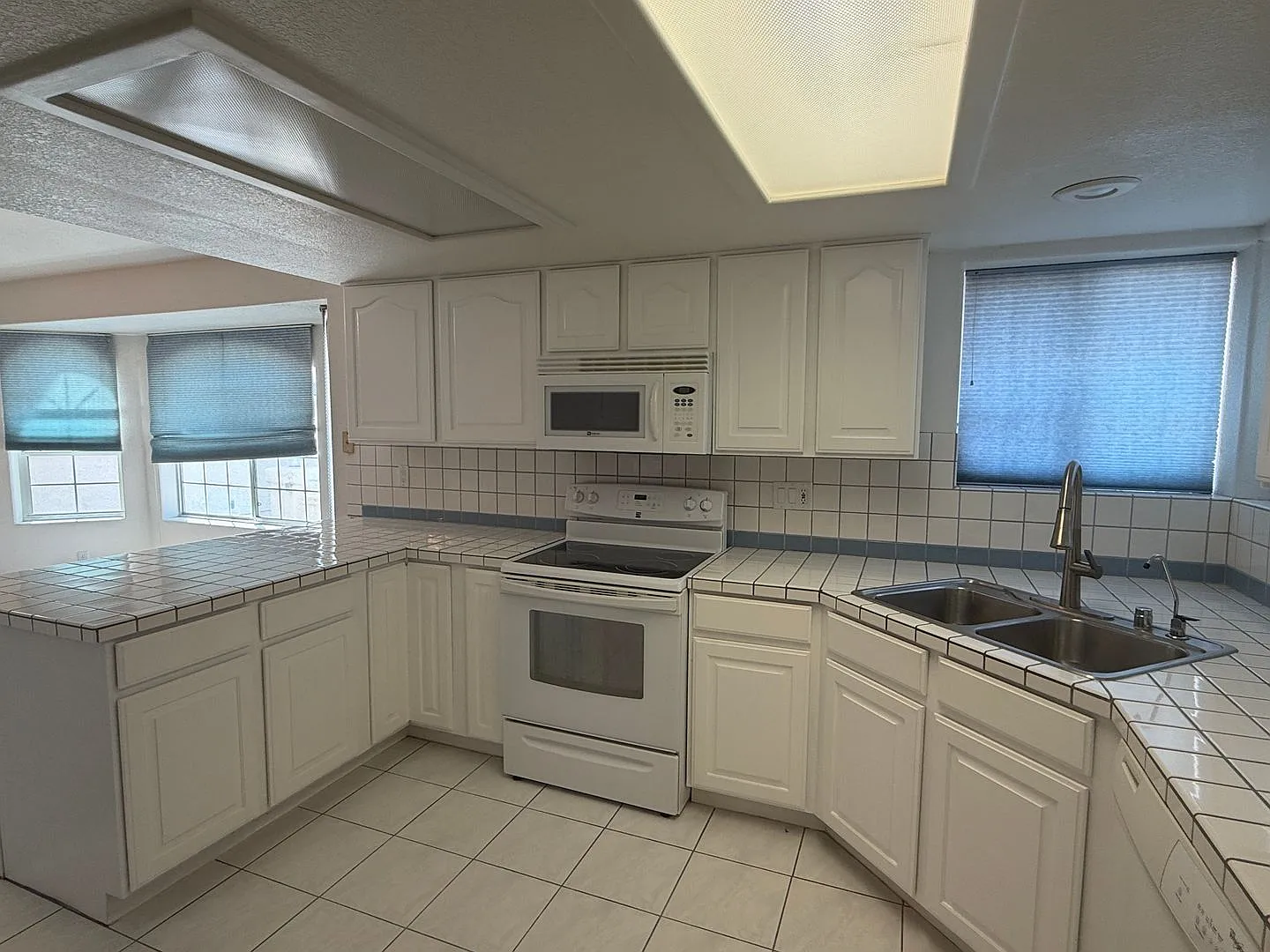 Unfurnished Long Term House- Lakeside of Hwy — Photo 4