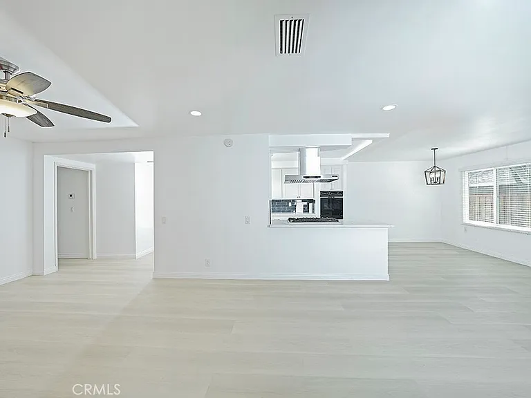 2149 Victoria Dr — Photo 9