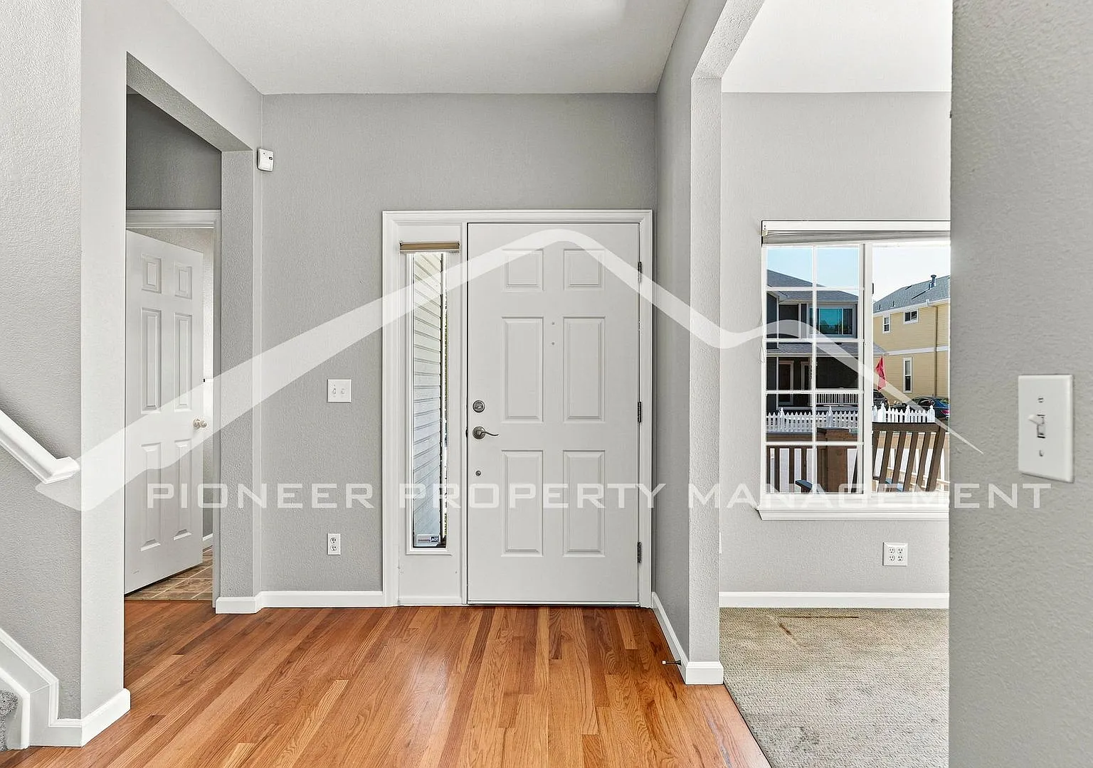 Lovely Spacious Home With Two Car Garage! — Photo 4