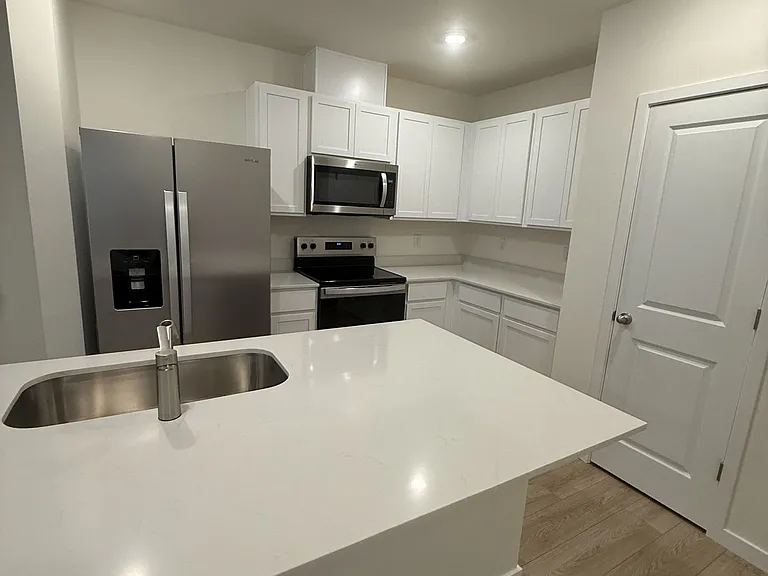 588 Preston Cove Dr — Photo 6