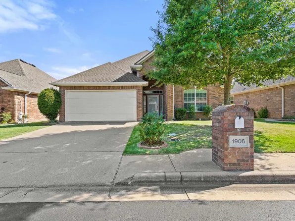 1906 Hollyglen Dr, Tyler, TX 75703