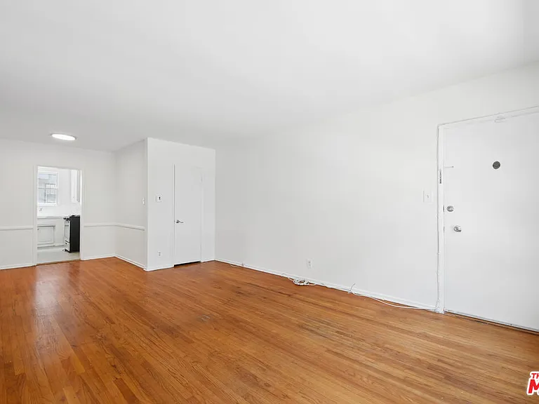 1138 S Sherbourne Dr #3 — Photo 3
