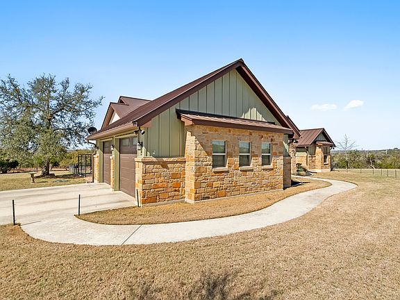 4th image of 415 Estates Dr