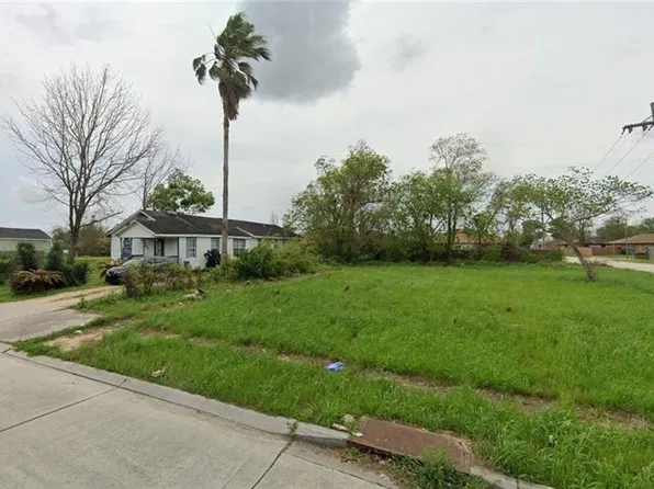 4638 Majestic Oaks Dr, New Orleans, LA 70126