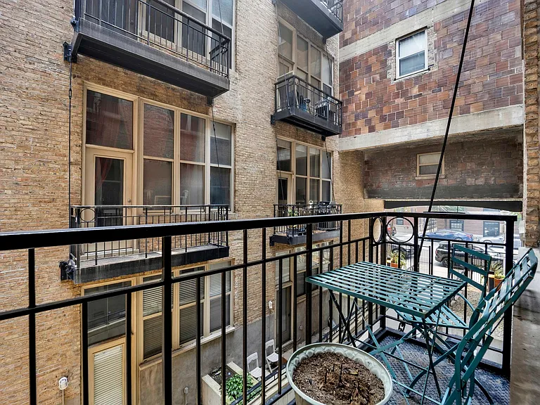 1500 W Monroe St #210 — Photo 9
