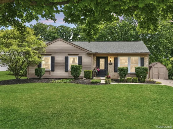 835 Bolinger St, Rochester Hills, MI 48307