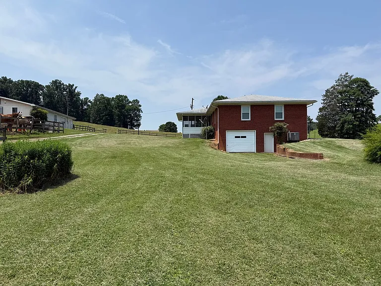 2459 Middlesettlements Rd — Photo 5