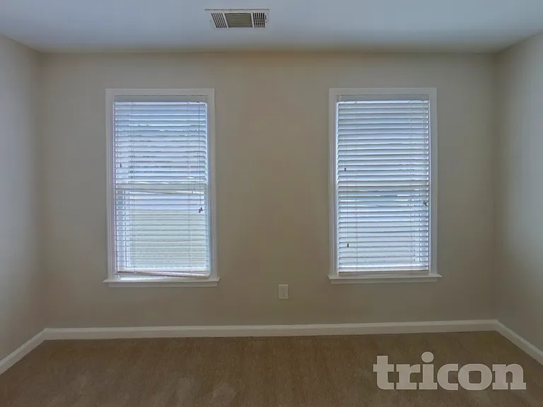2205 Washington Dr — Photo 9