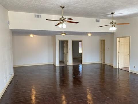 2nd image of 3718 Kerry Cir